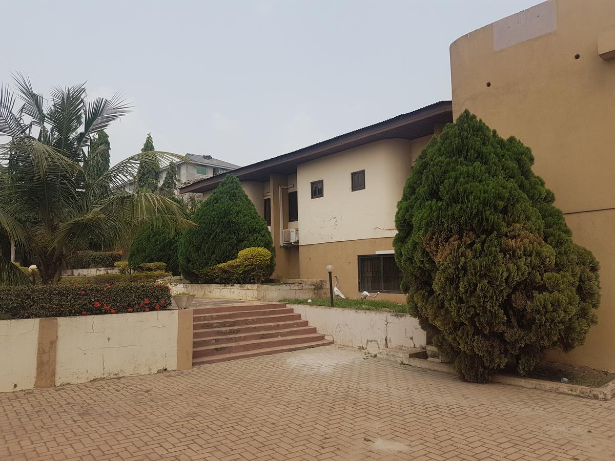 Augies Hotel Kumasi Extérieur photo